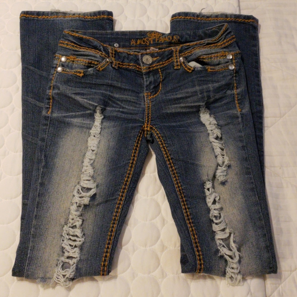 Distressed juniors Jean's. Bought off Poshmark